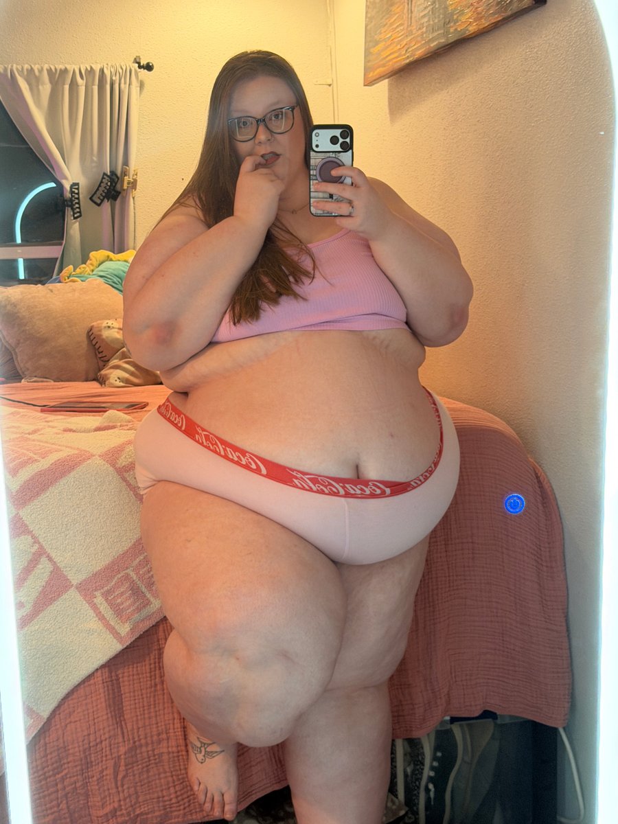 gingerxxalex's tweet photo. healthy, 600lbs girl here 📷 https://t.co/lEAdPN1NnK