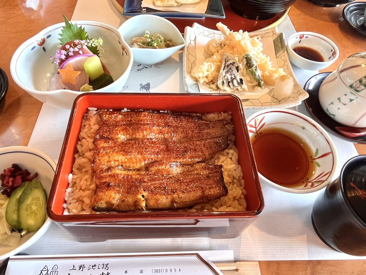 buta3buhi2's tweet photo. 東京国立博物館にて「空海と真言の名宝」を観てきました！
普段はお寺で大切に保管されててお目にかかることのできない国宝、重文が盛りだくさんで、じっくり観てたら3時間ぐらい経ってて閉館時間いっぱいになってました😳

お昼は母と伊豆榮さんで鰻をいただきました🙏 https://t.co/KvAQcqKzTQ