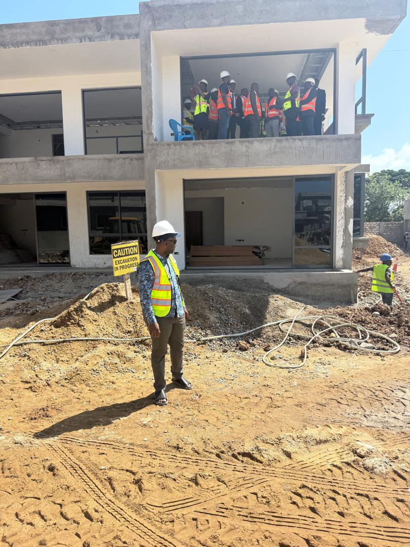 HonCadetBenja's tweet photo. Inspecting our new Consulate building in Mombasa, before visiting Uganda’s exhibition booth at the Kenya National Agricultural Show. Great to see Ugandan farmers showcasing pineapples and dragon fruits to Kenyan and international markets. 🇺🇬🇰🇪🍍🌱 https://t.co/QreKUCe8BG