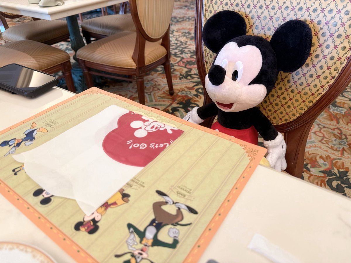 anyappi1's tweet photo. 毎回思うディズニーの好きな所
ミキミニも一緒に食事をするって雰囲気作ってくれる🥹 https://t.co/D5bn8m8IsH