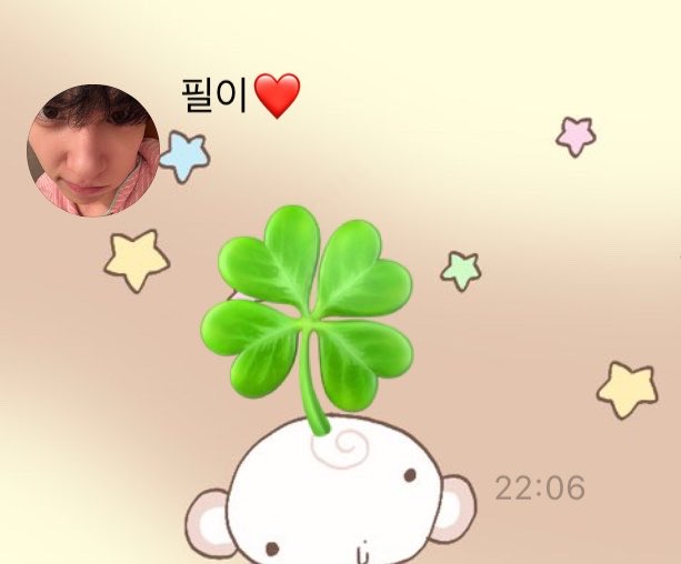 mychupil's tweet photo. 피리피리가 숭숭이머리에 네잎클로버 꽂아줌 https://t.co/C6gTfGXZ6n