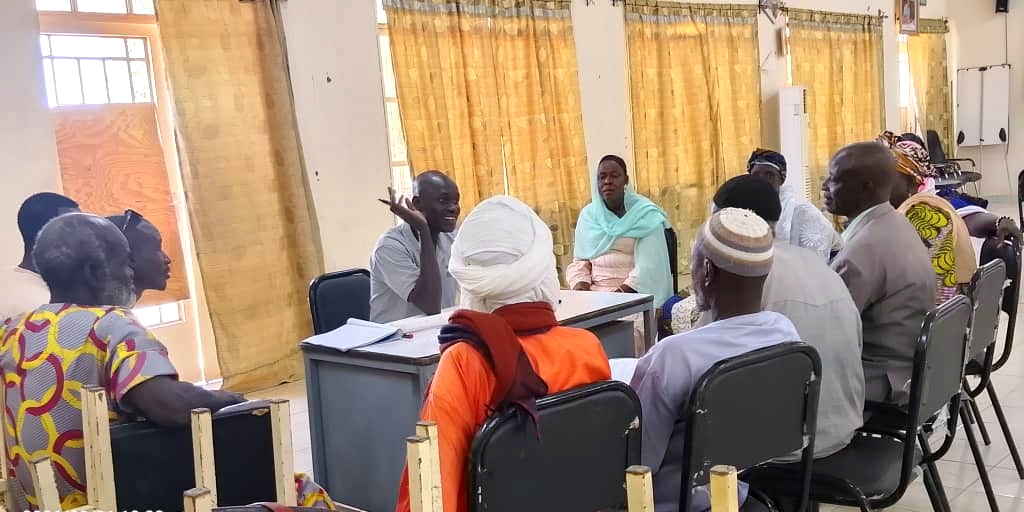 crus_sahel's tweet photo. À Djibo, le CRUS facilite, pour la FNGN, un cadre de dialogue structuré entre les PDI et les communautés hôtes.
Cette activité s'inscrit cadre du programme RED+Sahel financé par @theGCERF .
#redplussahel #consortium #crus #fngn https://t.co/vht2AkPwNb