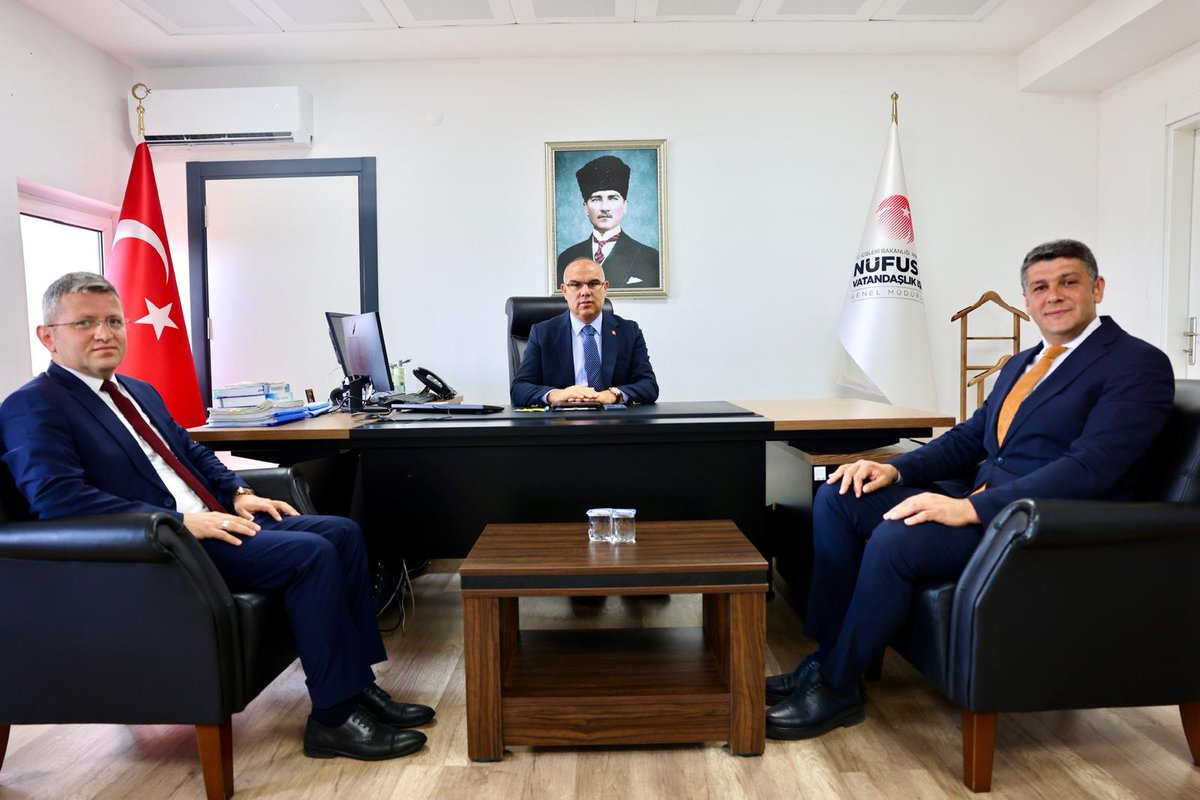 TC_giresun's tweet photo. 📍 İl Nüfus ve Vatandaşlık Müdürlüğü

Valimiz Sayın Mustafa Koç, İl Nüfus ve Vatandaşlık Müdürlüğünü ziyaret ederek kurumun faaliyetleri ve yürütülen çalışmalar hakkında İl Müdürü İsa Tozlu’dan brifing aldı.

Hizmet birimlerinde incelemelerde bulunan Valimiz, vatandaşlara sunulan hizmetlere ilişkin bilgi alarak kurumda bulunan vatandaşlarla sohbet etti ve personelle bir araya geldi.

Valimiz Sayın Mustafa Koç, özverili çalışmalarından dolayı personele teşekkür ederek görevlerinde kolaylık ve başarılar diledi.