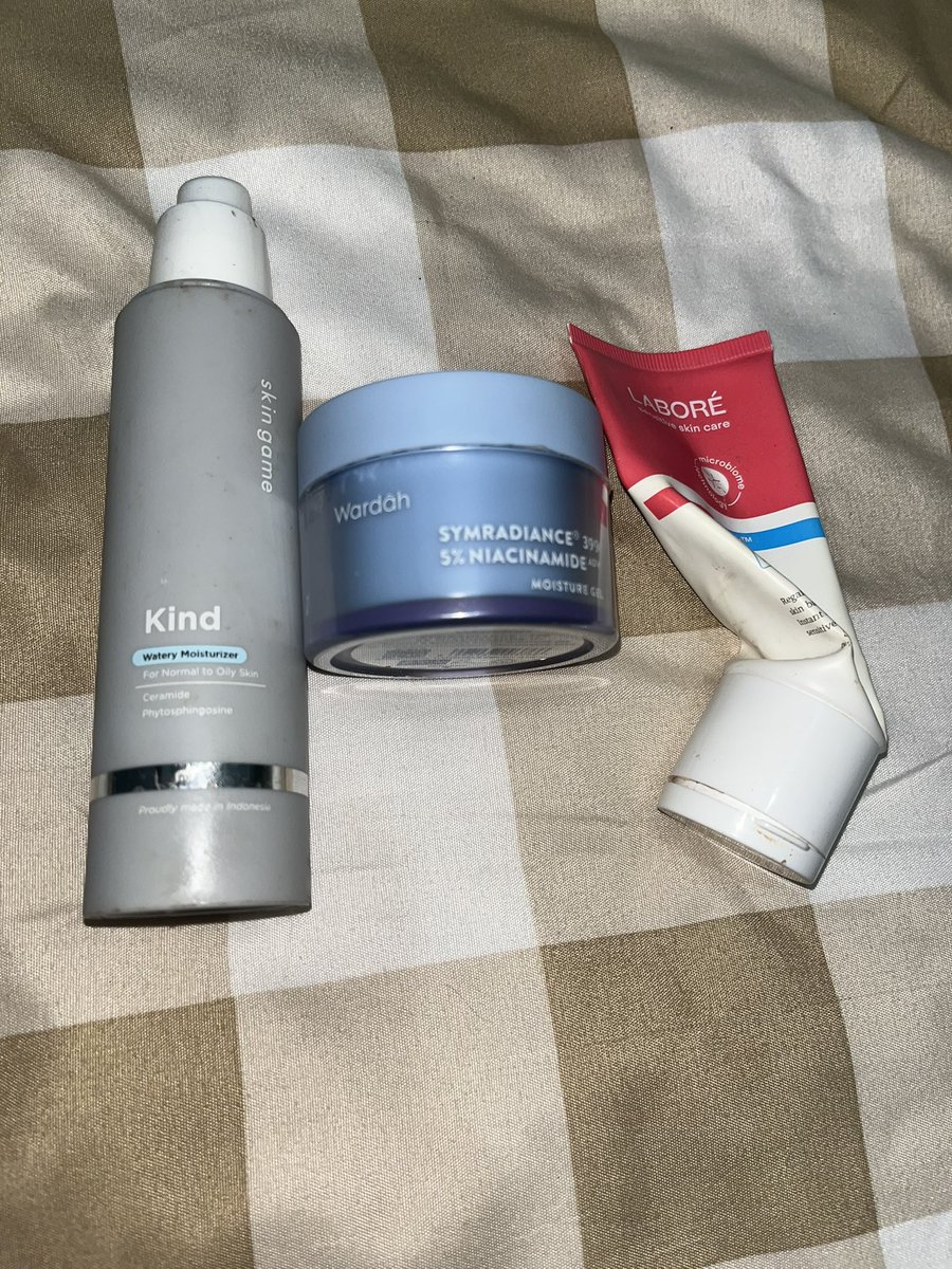 Jambekucing's tweet photo. @lostpolarisp Pas banget kak aku pake moist yg gel,anti comedogenic dan aman dikulit sensitif 🫶🏼
Skingame https://t.co/5327lkiG8S
Wardah https://t.co/OMVgiVHH11
Labore https://t.co/s8yHAZQLTB https://t.co/mHTLkXQ4DA