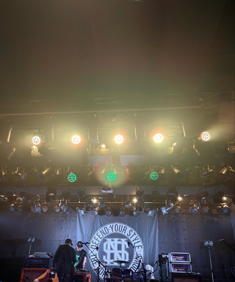 _tatata_____'s tweet photo. 念願のDYS！BONEZおかえり〜！！！SHADOWSかましすぎ〜！！！木曜日なのに爆音で最高になれてまじで神(๑˃̵ᴗ˂̵) https://t.co/K4dDPyvGnF