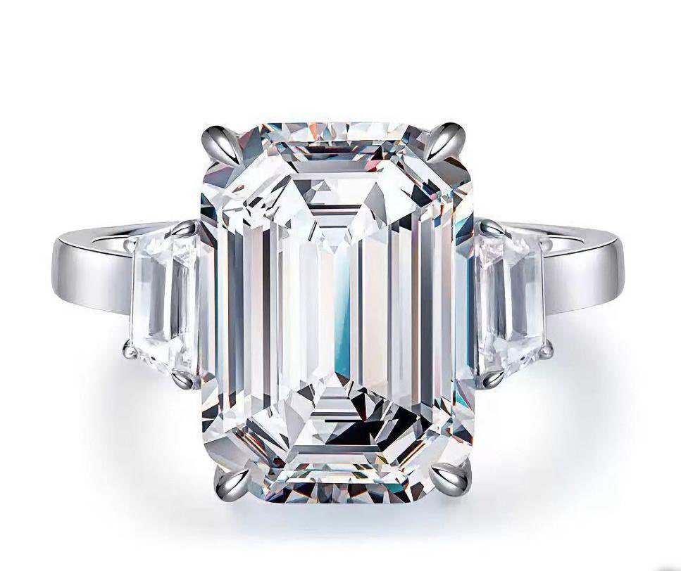 MonacoVault's tweet photo. Fabulous opportunity to own this magnificent Emerald Cut Solitaire Diamond Ring .
GIA certificate, 1.63 Main Stone, 0.69 Sides, VS1. Totaling impressive 2.32 impeccable Carats.
Only at 19.500 EUR. This won’t last !
Free Shipping or Pick Up in either Monaco or Salzburg/Klagenfurt https://t.co/J0hSb2WIY6