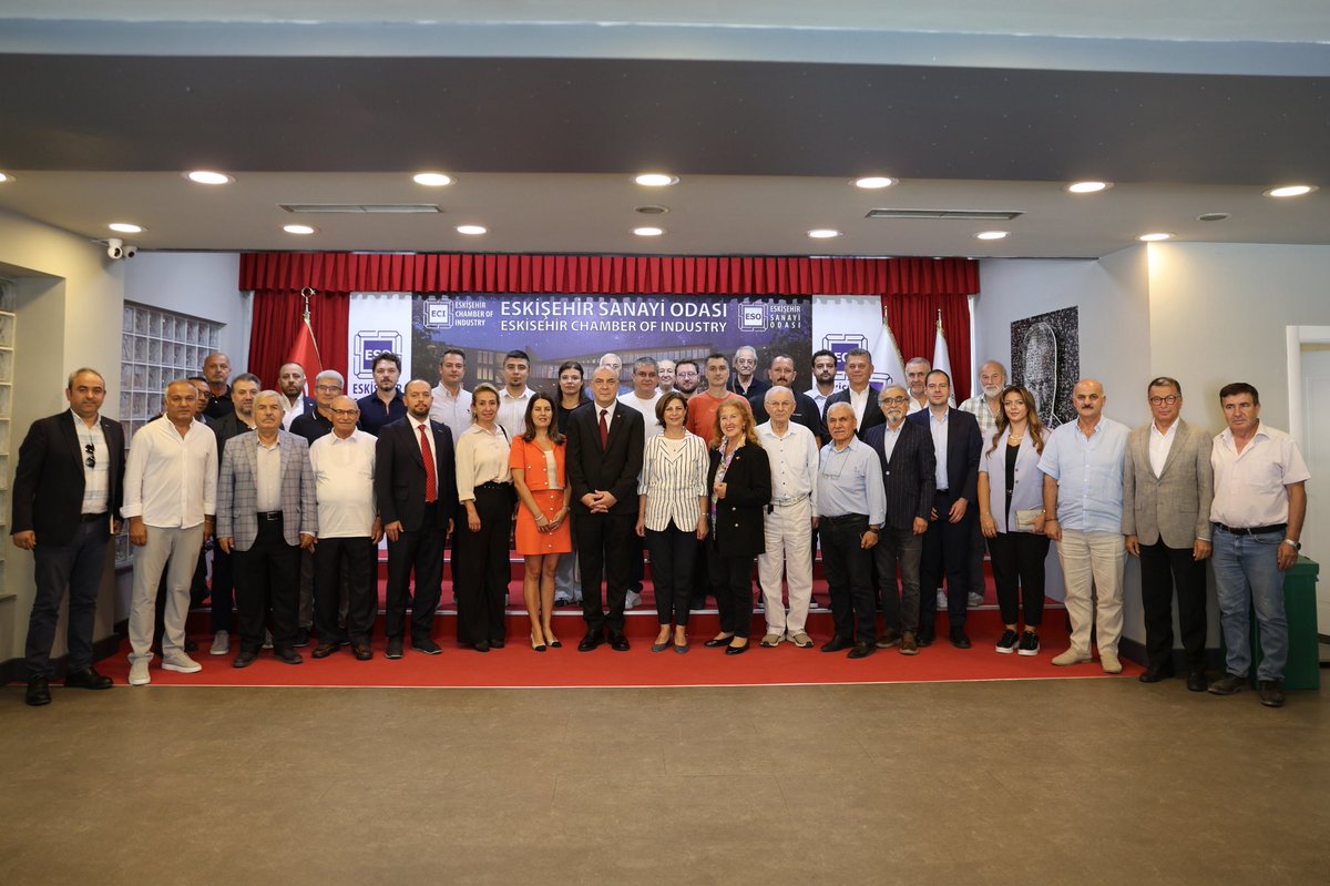 ayseunluce's tweet photo. Eskişehir Sanayi Odası ev sahipliğinde İnşaat ve Yapı Malzemeleri Sektörü Meslek Grubu Toplantısı’nı gerçekleştirdik.

Eskişehir’in mevcut sorunlarını, kentimizde yaşanan gelişmeleri ve geleceğe yönelik projeleri sektör temsilcilerimizle değerlendirdik. 

Eskişehir Sanayi Odası yönetimine nazik ev sahipliği, tüm katılımcılara katkıları ve değerli görüşleri için teşekkür ediyorum.