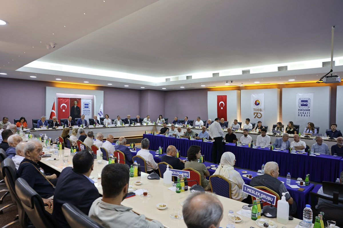 ayseunluce's tweet photo. Eskişehir Sanayi Odası ev sahipliğinde İnşaat ve Yapı Malzemeleri Sektörü Meslek Grubu Toplantısı’nı gerçekleştirdik.

Eskişehir’in mevcut sorunlarını, kentimizde yaşanan gelişmeleri ve geleceğe yönelik projeleri sektör temsilcilerimizle değerlendirdik. 

Eskişehir Sanayi Odası yönetimine nazik ev sahipliği, tüm katılımcılara katkıları ve değerli görüşleri için teşekkür ediyorum.