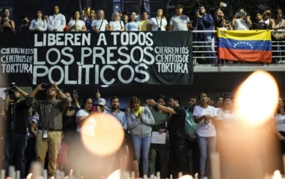 Diario_ElTiempo's tweet photo. #Realidad Clipp alerta sobre traslados de presos políticos desde la cárcel El Rodeo I https://t.co/DgfybNj269 https://t.co/NKB5DQdBQh