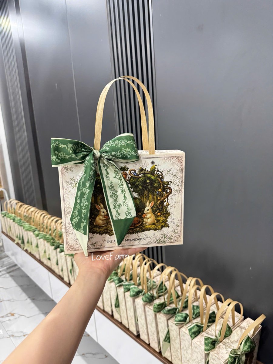 Phamnacanxi's tweet photo. Qua nay nhiều ce xuýt xoa set mini này vì nó quá là xinh yêu🥰
Ngân sách 2xxk mà được set 6b 6 vị rất đa dạng,đẹp mắt,chỉn chu.
Set này phù hợp để tặng người trẻ,đồng nghiệp,bạn bè hay mua về để cả nhà mỗi người thử 1 vị để tìm ra “chân ái” của mình. https://t.co/uGlJbZOxxH