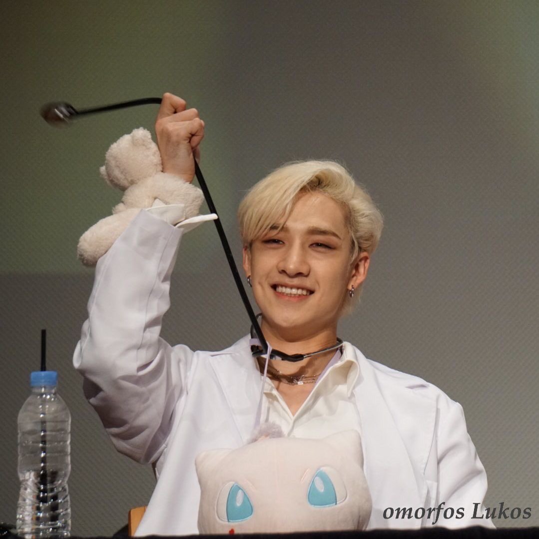 binologist's tweet photo. he was so happy to be leashed https://t.co/krIX0uz3ob