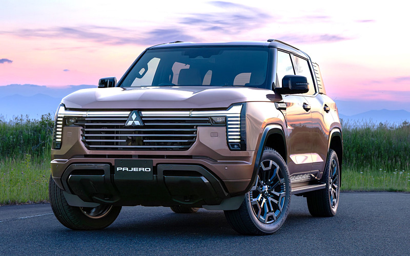 car_watch's tweet photo. 【今日の人気記事】三菱自動車、新型「パジェロ」世界初公開 走行性能と上質さを磨き上げフラグシップSUVとして2026年度発売 https://t.co/PY2e5KXu3V #三菱自動車 #パジェロ https://t.co/WDkhQN0Nsn