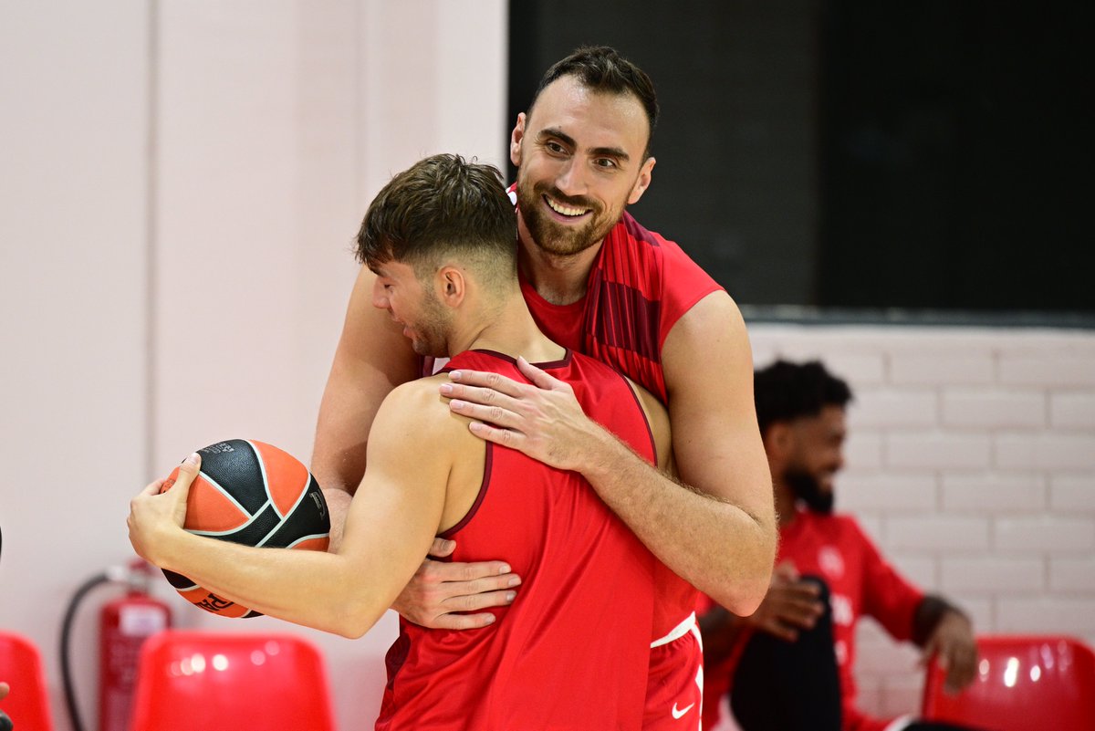 Olympiacos_BC's tweet photo. The red-white pack is back together. 🔴⚪️

One team. One mission. Let’s get to work.

More 📸➡️ https://t.co/sqzPVUv3UK

#OlympiacosBC #WeAreOlympiacos #TogetherWeFight https://t.co/lBqsAUvBex