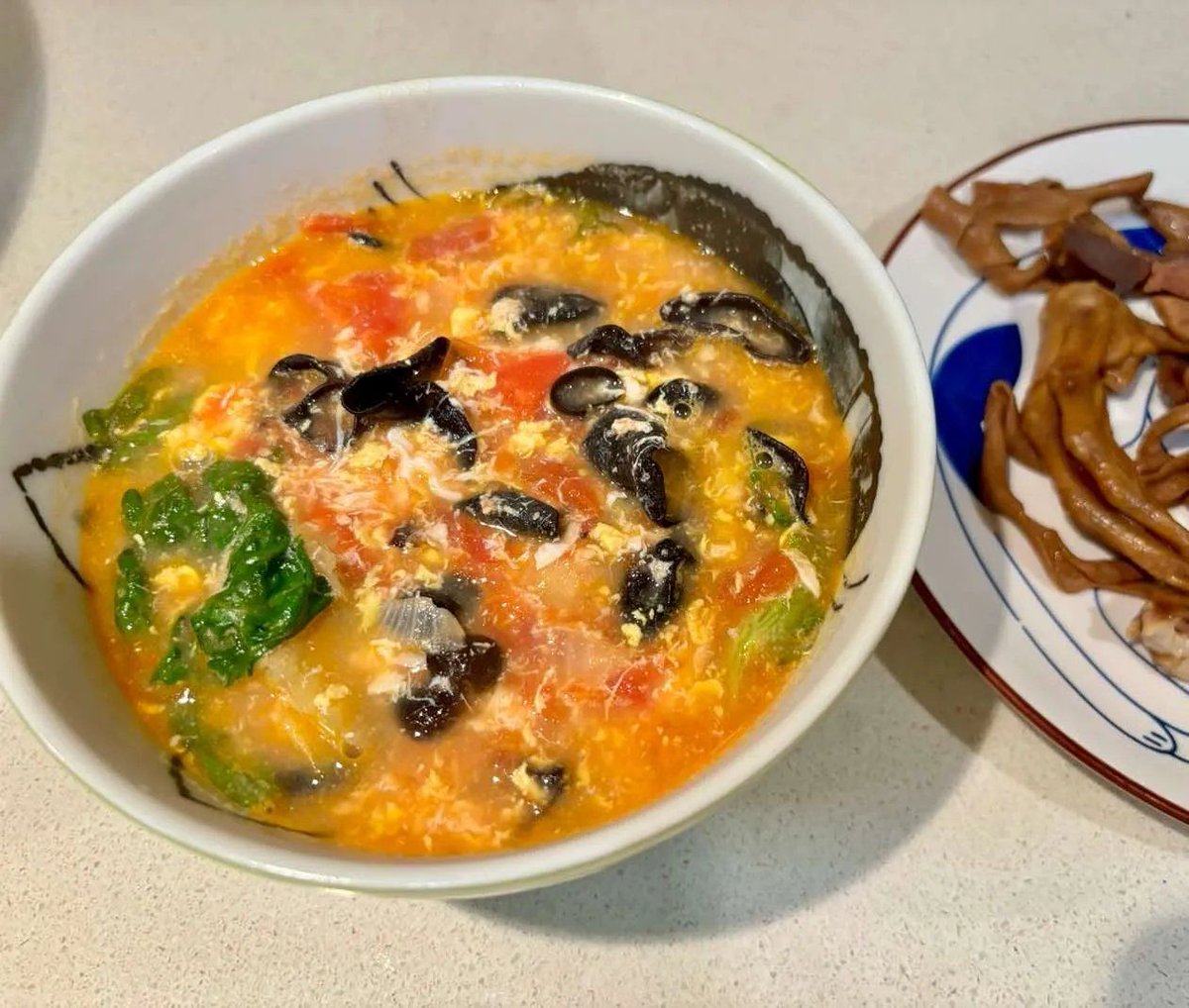 qorhwvke's tweet photo. 【今日减脂轻食】煎鸡胸肉+烤时蔬+杂豆饭，蛋白质、膳食纤维双在线，低卡管饱还不饿，吃完精力满格！ https://t.co/OjaKG36rSI
