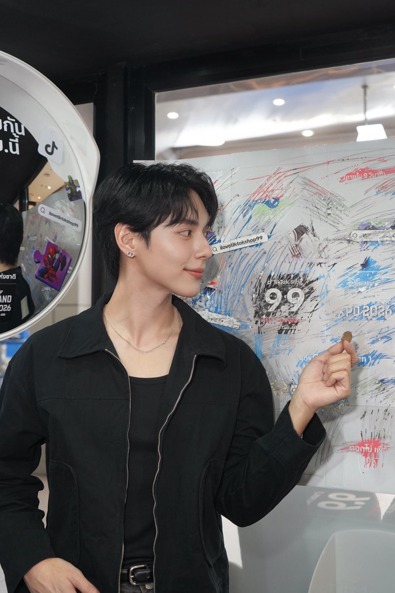 InsightArtistTH's tweet photo. 📸 ภาพบรรยากาศ “เป็นต่อ” ในงาน TikTok Shop x Disney Thailand Expo 2026 🛍️🧸

ขอขอบคุณแฟน ๆ ทุกคนที่มาให้กำลังใจ "เป็นต่อ" ในวันนี้นะครับ 💜

.
#TikTokShop99วันไลฟ์แห่งชาติ
#iloveTikTokShop99 #TikTokShopxDisneyTH
#PentorJrp #InsightArtist https://t.co/LEYD3u4dXN