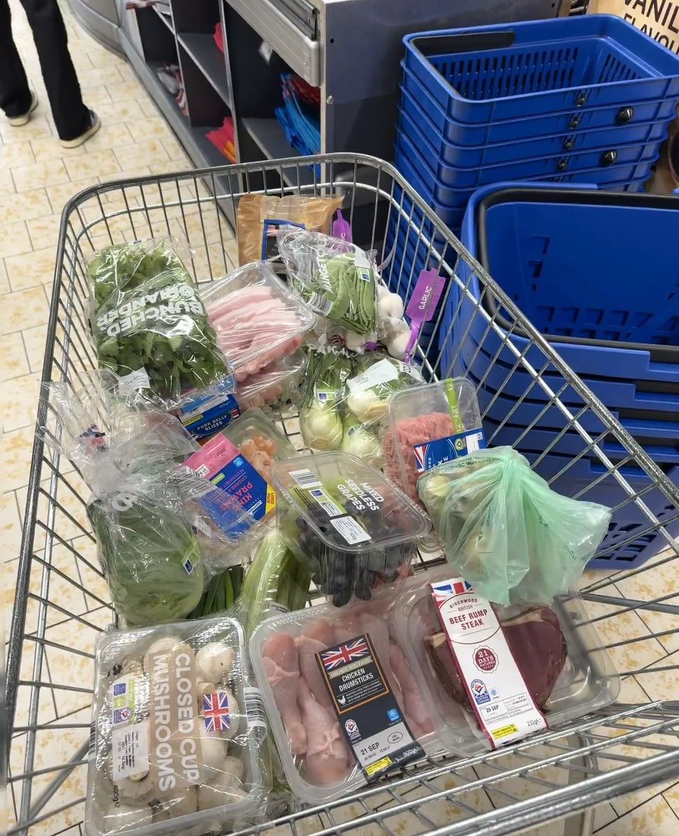 Mary_0i's tweet photo. Every time I go to the supermarket, I need to buy enough food for a week⛅️ https://t.co/B1x7OEmsc2