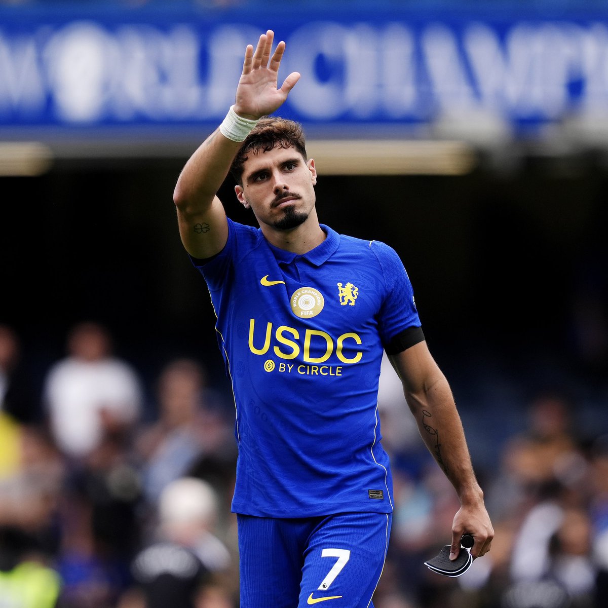 ActuFoot_'s tweet photo. 🚨 PEDRO NETO 🇵🇹 N’A PAS CHERCHÉ À QUITTER CHELSEA CET ÉTÉ ! ❌ 

L’ailier reste engagé envers le club et veut prouver qu’il peut un devenir un joueur clé sous Xabi Alonso.

🗞️ @GraemeBailey https://t.co/ApbAHObJK2