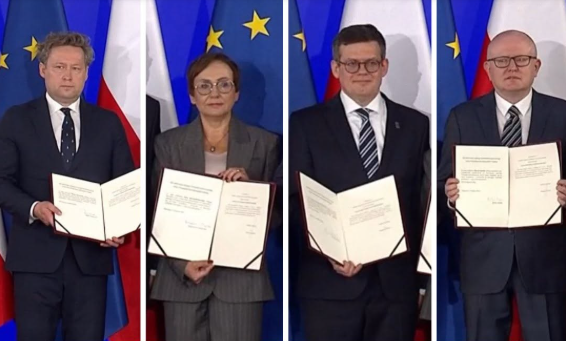 WieElink's tweet photo. Według domniemanego, czworo sędziów od których nie przyjął ślubowania, NIE MA PODSTAWEWEJ WIEDZY PRAWNICZEJ! To wielokrotnie publiczne zarzucenie sędziom i prof. prawa braku podstawowej wiedzy prawniczej może być rozpatrywane pod kątem zniesławienia, czyli przestępstwa z art. 212 https://t.co/0XJkXkX6eR
