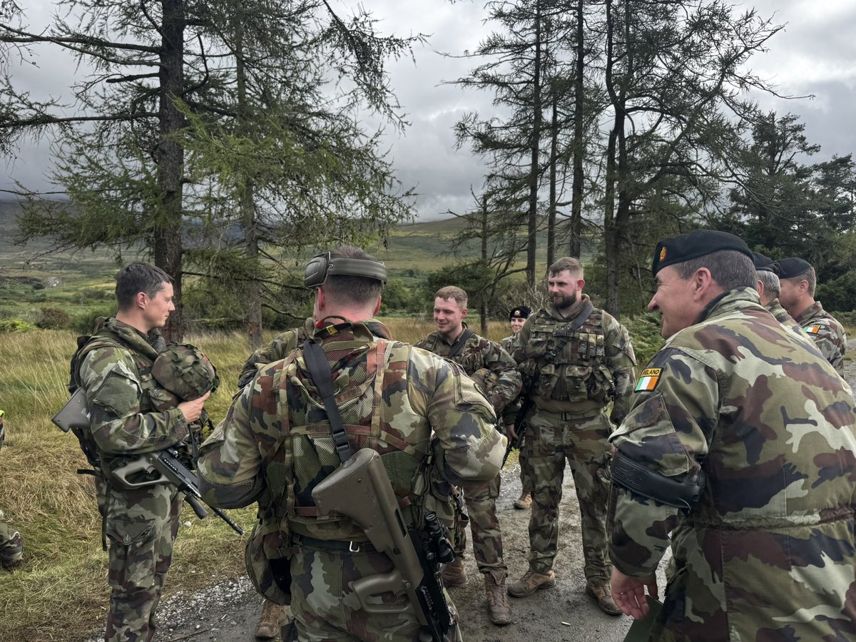 DF_Sgt_Major's tweet photo. Delighted to accompany @DF_COS at this year #Infantry Skills Comp. #Troops getting out to apply their skills, are always a pleasure to be around #ProfessionOfArms congrats @28infantry 

A great opportunity to engage with #troops &amp; provide updates. #alifelessordinary 
#BeMore https://t.co/VCqNwzAaae