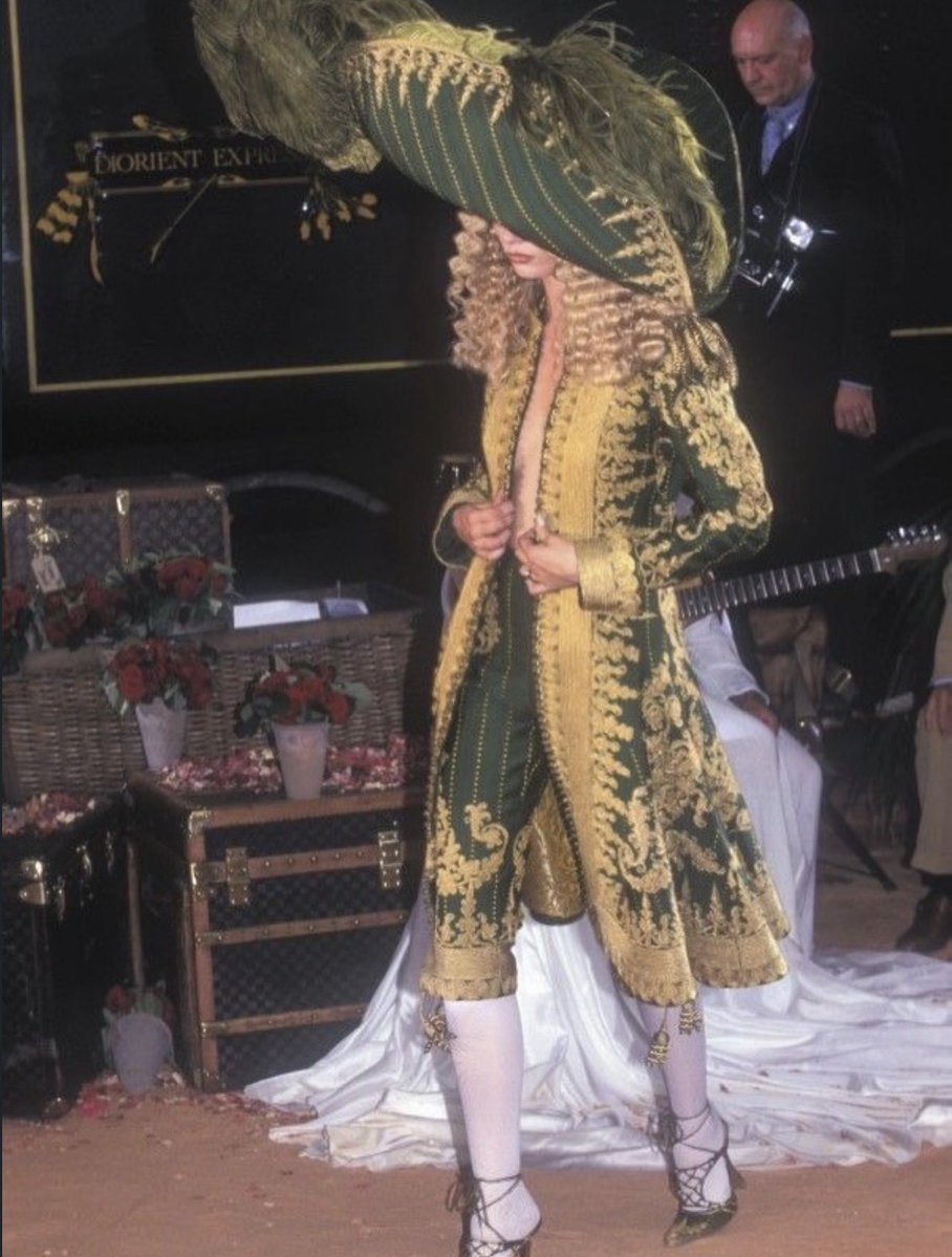enigmacuration's tweet photo. Dior Haute Couture Fall 1998
Designed by John Galliano https://t.co/hBnkDa69Pm