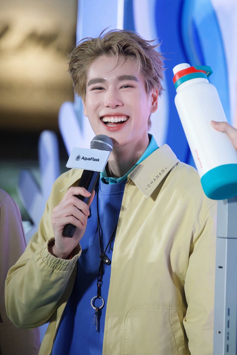 ChananMeen's tweet photo. น่าร๊ากกกกกก ✨

PPP FAMILY AQUAFLASK

#AquaFlaskxPondPhuwin
#phuwintang https://t.co/OIuRRGFIpn