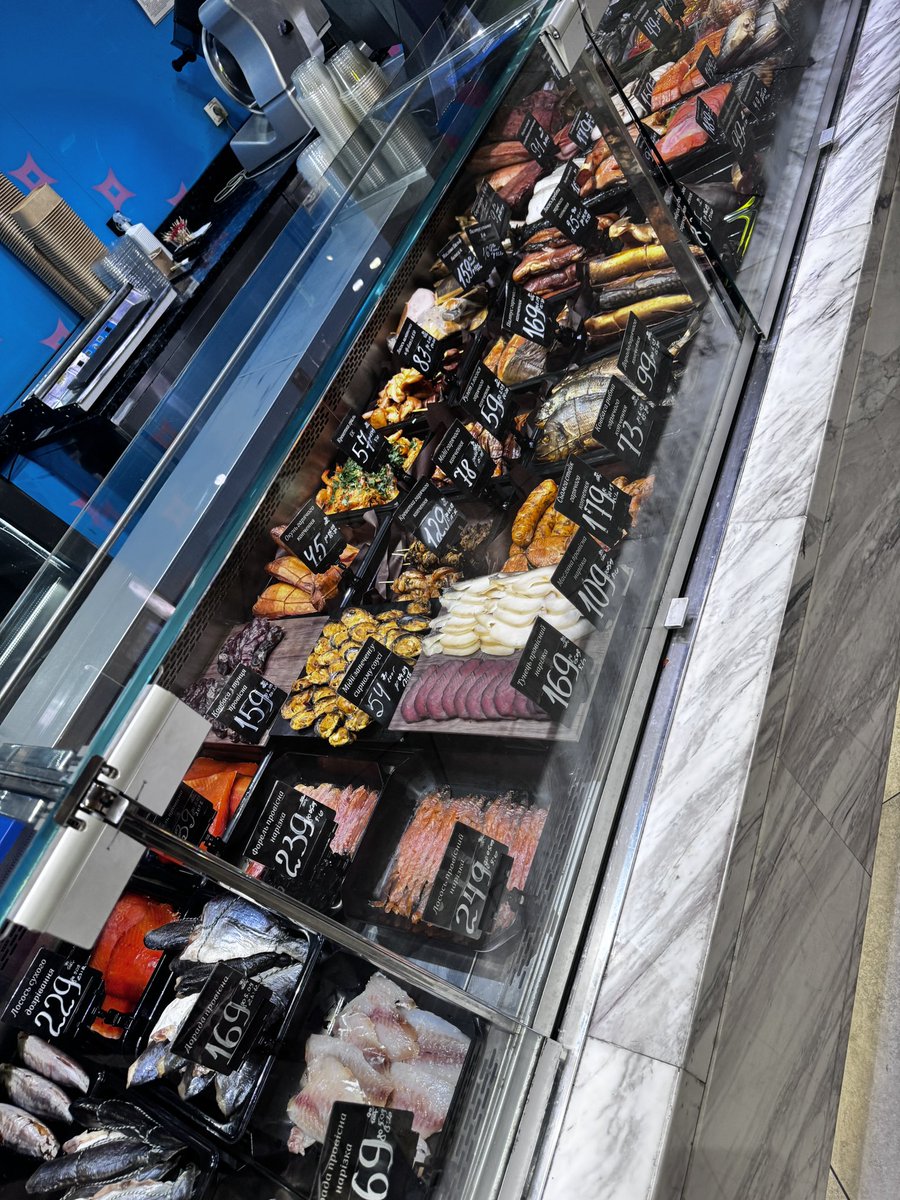 Jpod_art's tweet photo. Russian bots told me that shelf’s in Ukrainian store are empty. I went to check 🫪 https://t.co/dXkz1rsDoe