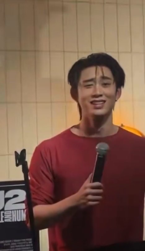 underthesamsky_'s tweet photo. เอ็นดูน้องคินกับน้องเอสว่ะ นักกีฬา introvert ที่ต้องเป็นตัวแทนพูดขอบคุณทีมงาน ละตอนน้องคินบอกวันนี้พวกเราเมะทั้งสองคน น้องเอสมันยืนห้ะดังมาก กุตราย 552525525255525255555252552 https://t.co/dcaeHNPXID