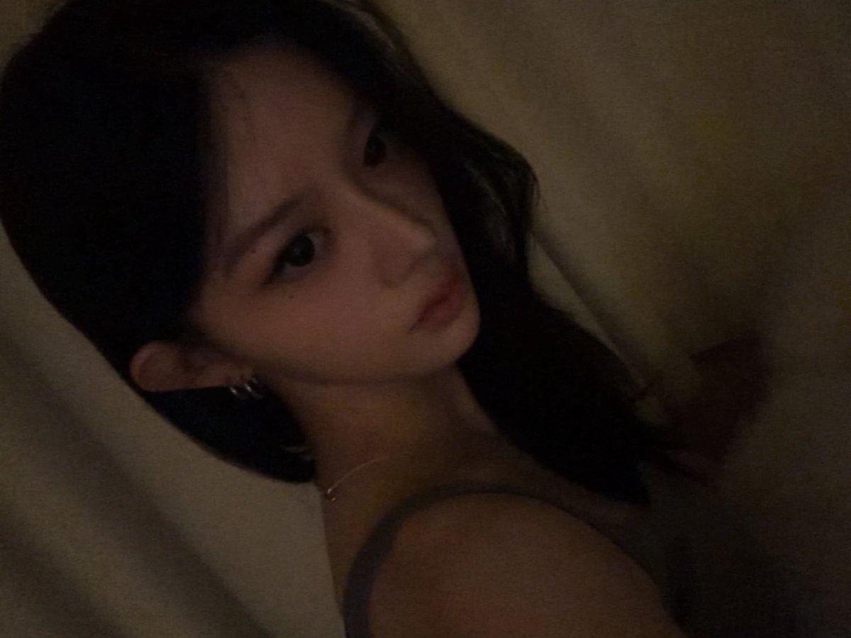 theillitnews_'s tweet photo. MINJU stuns in her newly shared photos on Weverse DM!

#ILLIT #아일릿 #MINJU #민주 https://t.co/Io4Vfd6Jm2