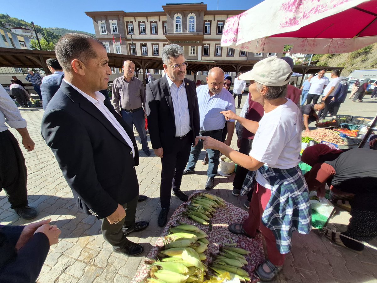 farukaytek's tweet photo. ❝AK Parti; helal kazancın bereketine, alın terinin değerine ve esnafımızın şehrimize kattığı güce inanan bir kalkınma anlayışıdır.❞

Saimbeyli İlçe Koordinatörlerimiz Furkan Gödel ve Mehmet Ayazgök, Saimbeyi İlçe Başkanımız Adem Uyanık, Saimbeyli Belediye Başkanımız Mahmut Dal ve kıymetli teşkilatımız ile esnafımızı ziyaret ettik.

Saimbeyli’mizin esnafıyla omuz omuza çalışacak, üretimin ve ticaretin daha da güçlenmesi için gayret göstereceğiz.

📍Saimbeyli