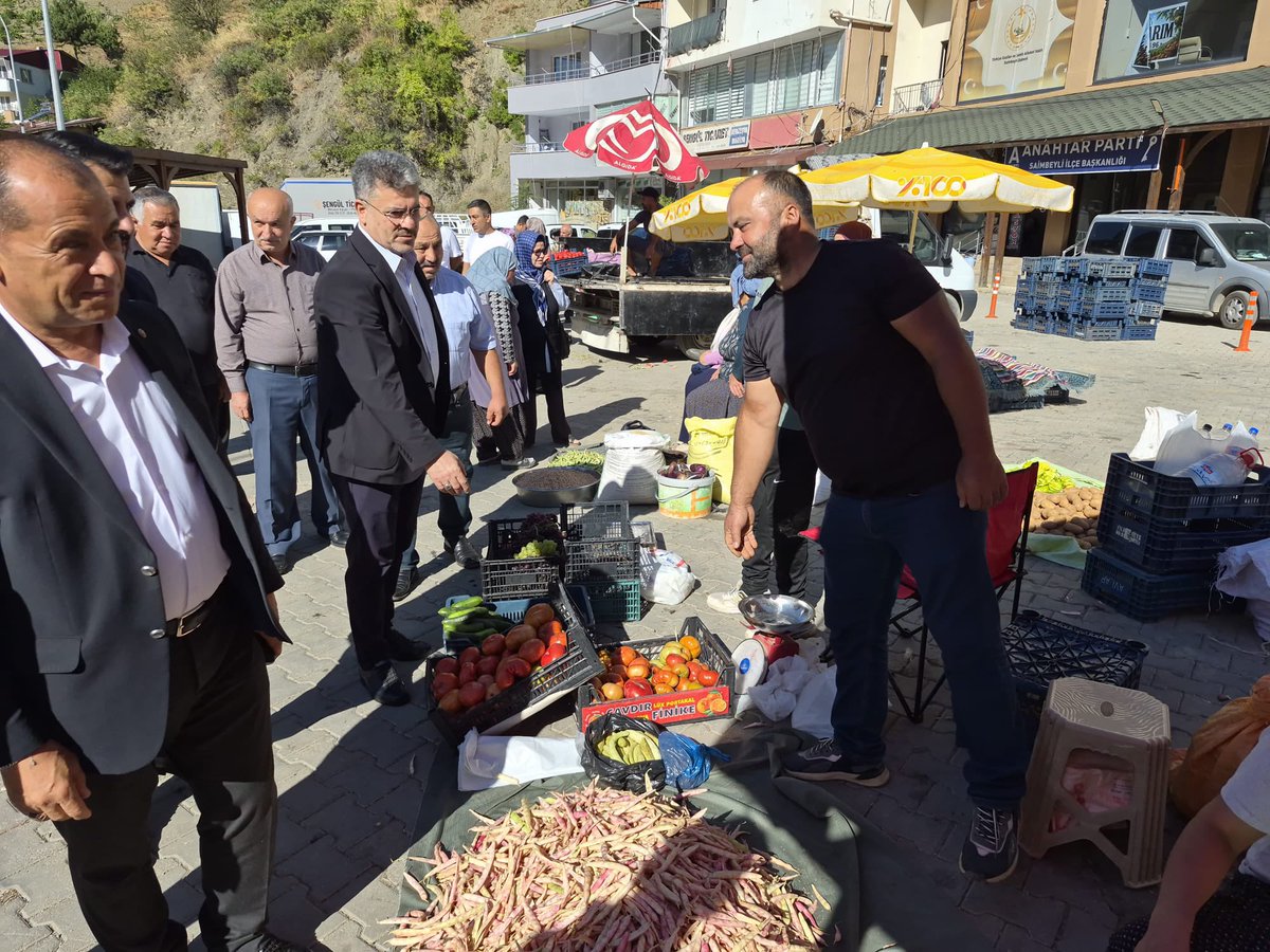 farukaytek's tweet photo. ❝AK Parti; helal kazancın bereketine, alın terinin değerine ve esnafımızın şehrimize kattığı güce inanan bir kalkınma anlayışıdır.❞

Saimbeyli İlçe Koordinatörlerimiz Furkan Gödel ve Mehmet Ayazgök, Saimbeyi İlçe Başkanımız Adem Uyanık, Saimbeyli Belediye Başkanımız Mahmut Dal ve kıymetli teşkilatımız ile esnafımızı ziyaret ettik.

Saimbeyli’mizin esnafıyla omuz omuza çalışacak, üretimin ve ticaretin daha da güçlenmesi için gayret göstereceğiz.

📍Saimbeyli