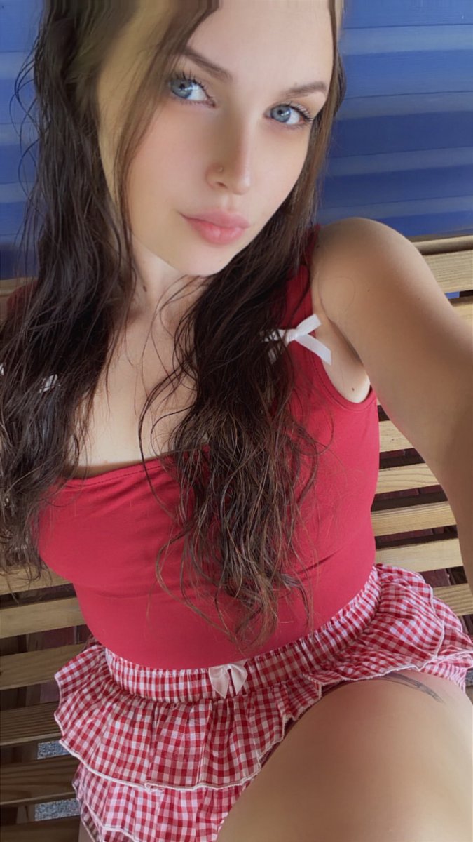 Peytonnn_e's tweet photo. I am the cherry on top 🍒💋 https://t.co/yjy6CpTpzV