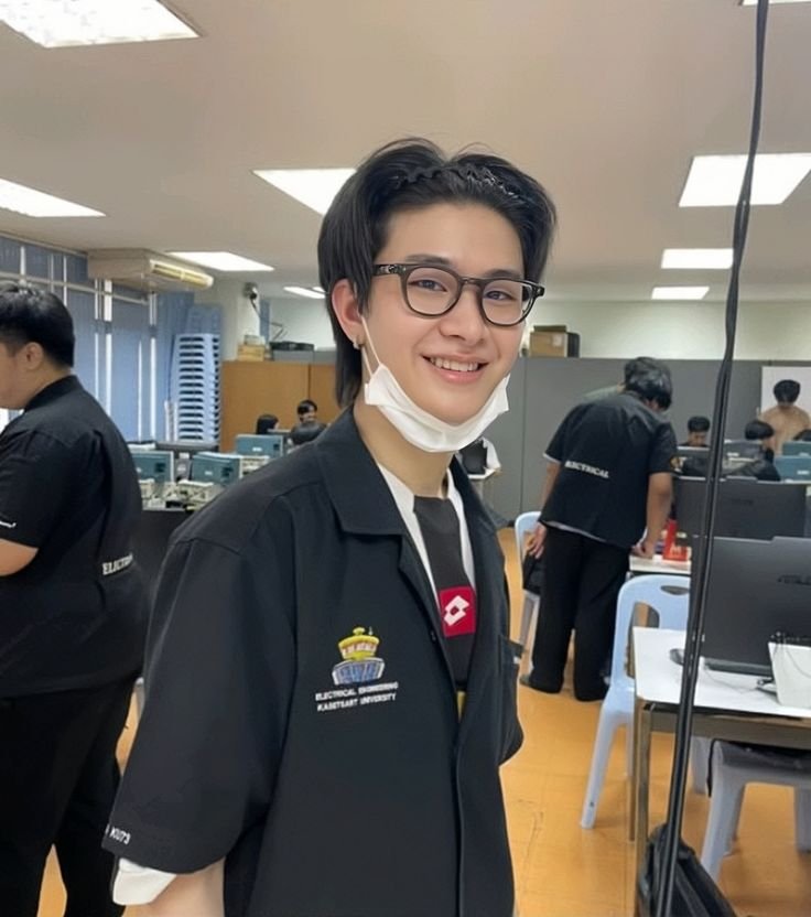 emdubbiw's tweet photo. ตากล้องใส่แมสเพราะไม่ได้ทาลิป❎️
เพราะแก้มอ้วน✅️💯🤏🏻 https://t.co/5G5uDTRH3k