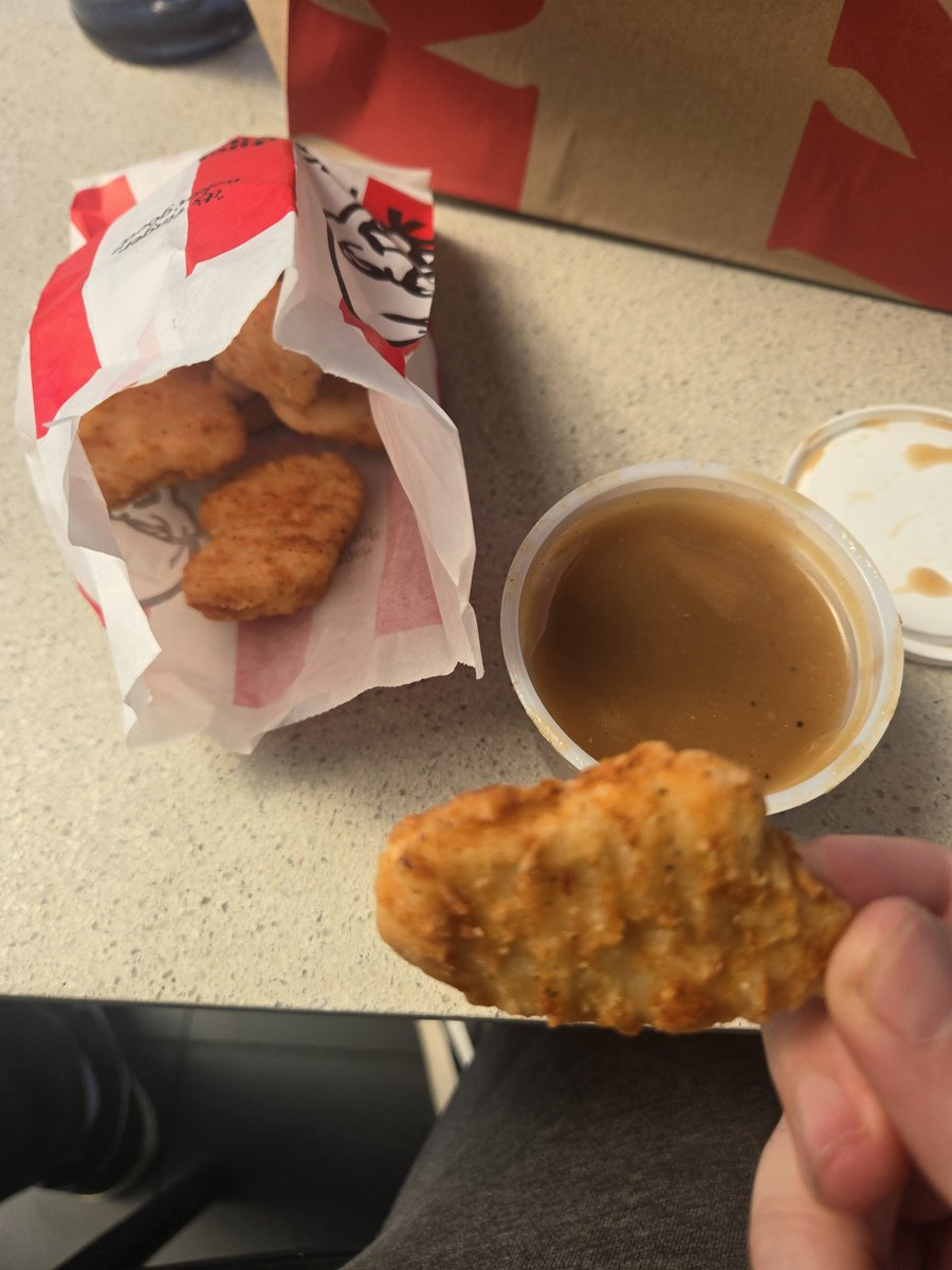 Tuffle_1's tweet photo. chicken nuggies give me power https://t.co/540dD0oUj4