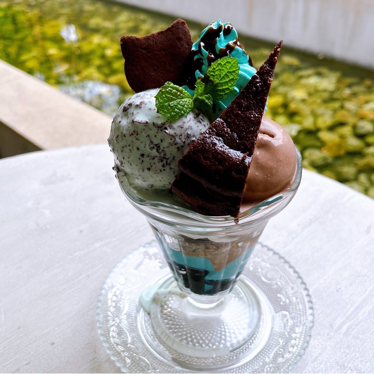 cafe_acchi_522's tweet photo. 【チョコミントメニューにつきまして】
ご好評のチョコミントフラッペは原材料の関係で、当店での一般販売は終了いたします。
(現時点でご予約いただいてるお客様に限りご提供します)
チョコミントパフェとミントバスクチーズケーキは、9月15日(火)まで販売します。
何卒よろしくお願いいたします。 https://t.co/K3pGK2rcUl