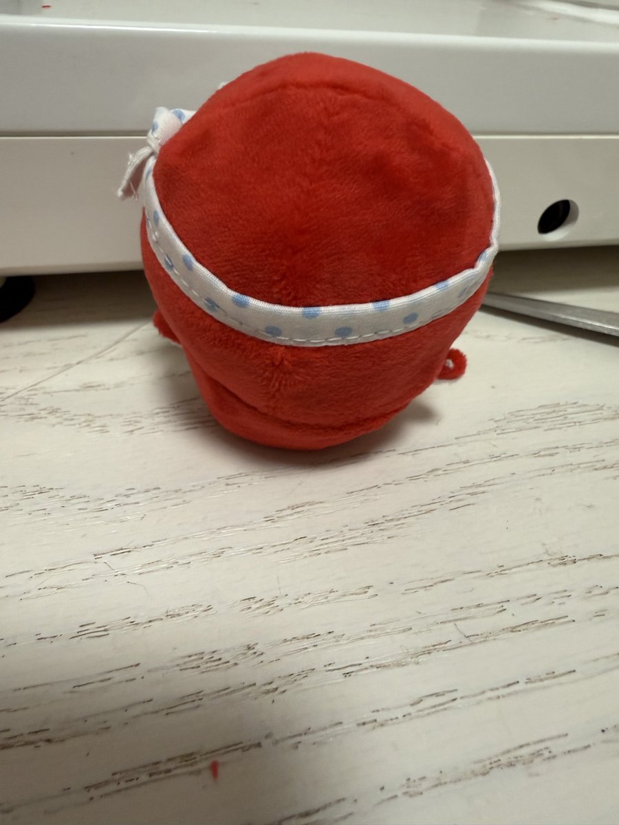 mooneye_cat's tweet photo. 編み物できないから、型紙を1からこさえて
おすわりカニちゃんに大好きなたこぎ作ってたけど、やっと完成した✨
ちょっとパツパツだから、トリオに作るのは少しゆとりを持たせないと…
早く並べたいなぁ😍 https://t.co/td5VdT1u6G