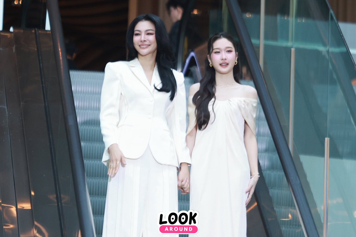 LookAround_TH's tweet photo. “ฝ้าย - อะตอม” ร่วมเดิน Y CARPET ในงาน “Y Entertain Awards 2026” 🏆✨

FAYEATOM Y ENT AWARDS 2026
#YentertainAwards2026xFayeAtom
#FayeAtom #FayePeraya #AtomPariya
#YentertainAwards2026 https://t.co/sbej2Kaait
