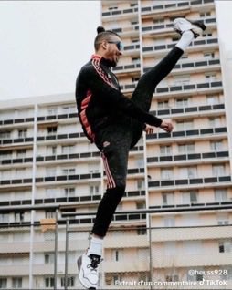 dimaapwx's tweet photo. Viens de me réveiller premier chose à faire avant de commencer la journée je jmehhhh https://t.co/IXJuZUoqiI