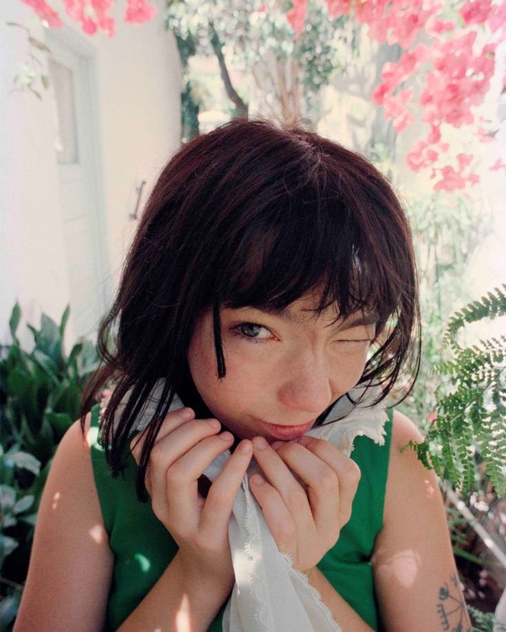Shurt_00's tweet photo. I really love Björk!!!
She is my role model~
My fav album is: Vespertine, Homogenic, Vulnicura, and Utopia. 🤍 https://t.co/PMRLOMwnGc
