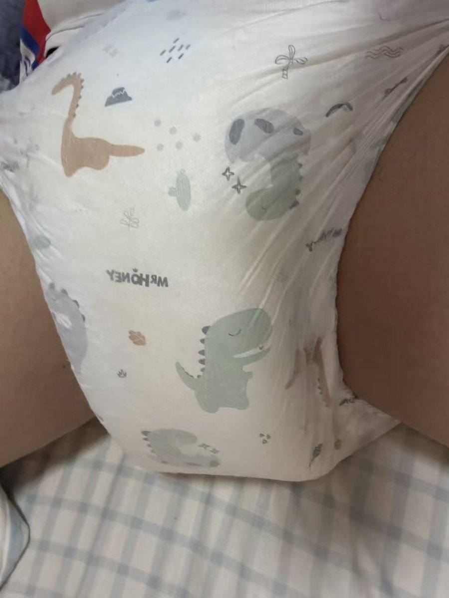 Lotsofdiapers's tweet photo. 哪，很多朋友问我，我给你们看看正面。这个价格配这个质量，我觉得很满意。Well, many friends have asked me about it, so I'll show you the front. For this price, I'm very satisfied with the quality. #ABDL, #DiaperLover, #AdultBaby, #爱乐初 https://t.co/BNzBijy4gJ