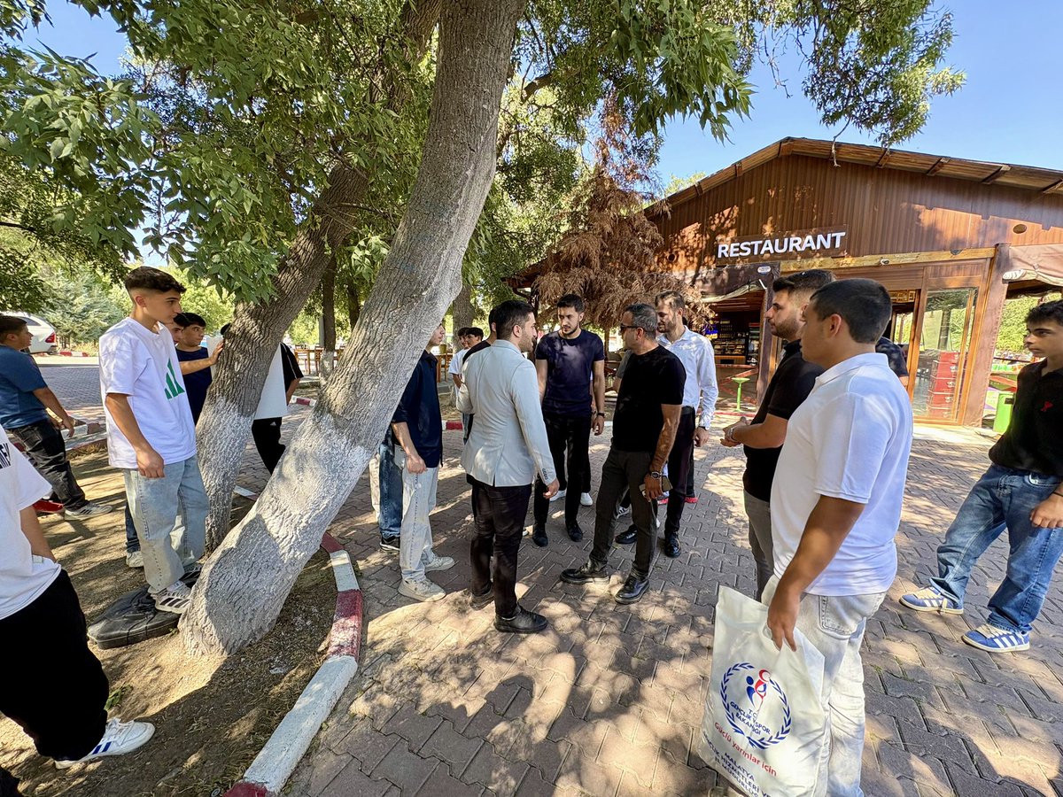 hasanulutasbb's tweet photo. 📍 Sultansuyu Sosyal Tesisleri

AK Parti Battalgazi ve Akçadağ Gençlik Kolları Başkanlarımız ile Battalgazi Yeni Seçmen Birimi üyelerini tesisimizde misafir ettik.

Gençlerimizle bir araya gelerek samimi bir sohbet gerçekleştirdik; fikir ve önerilerini dinledik.

Nazik ziyaretleri ve güzel sohbetleri için kendilerine teşekkür ediyorum.