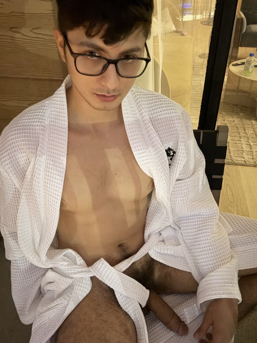 AngelRiveraXXX's tweet photo. Woof. 👅 https://t.co/0Q4z5UtmnK