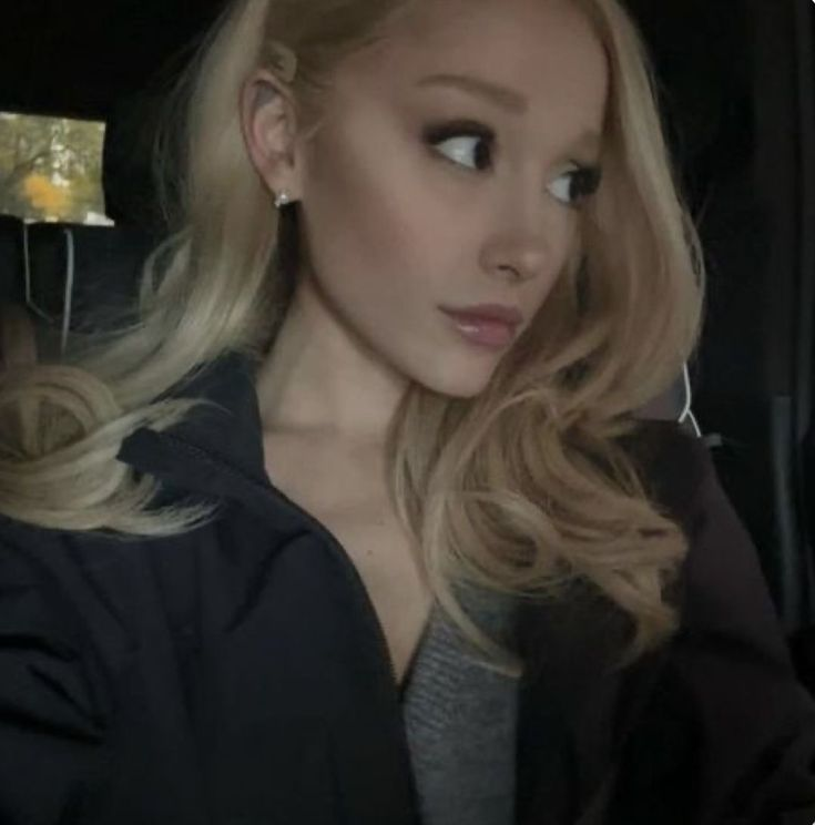 hneymngrande's tweet photo. pics so iconic everybody had them as their pfp https://t.co/gYza43VWJI