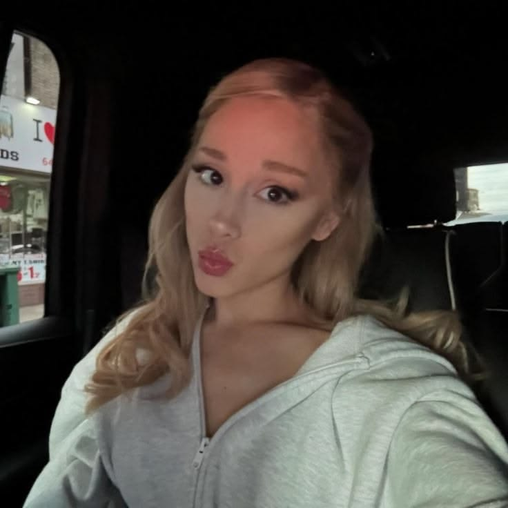 hneymngrande's tweet photo. pics so iconic everybody had them as their pfp https://t.co/gYza43VWJI