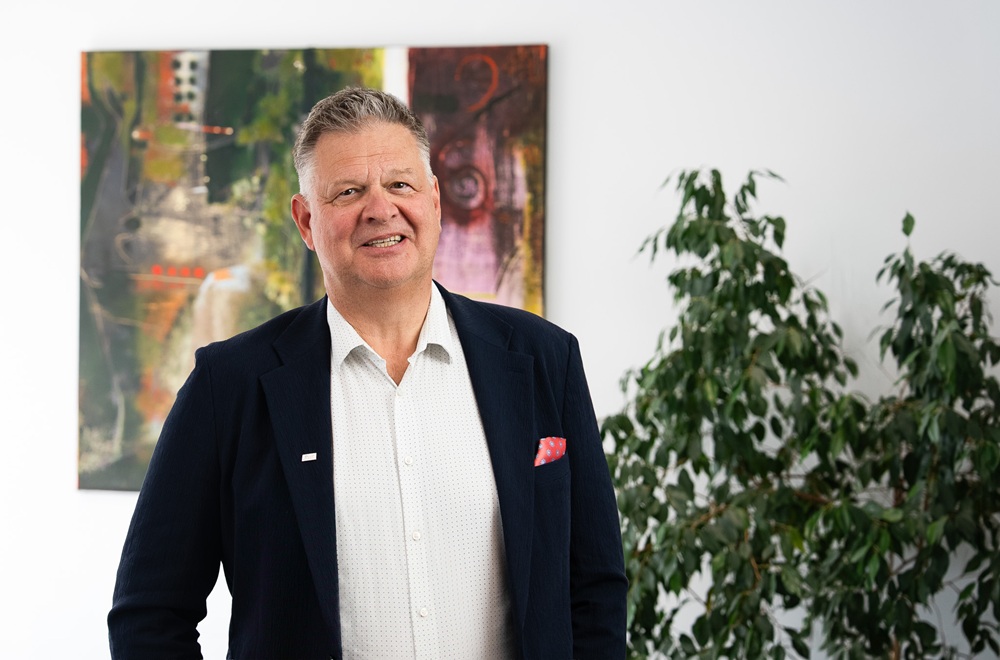PageMeliaPR's tweet photo. Christer Pålsson brings global experience to Broadcast Solutions - https://t.co/ppoBEVo3vC
#BroadcastSolutions #SystemsIntegrator #ChristerPålsson #Broadcast #GovernmentalCommunication #CameraSupport #MediaTechnology #OBVans #FixedStudios #LiveSports #SportsProduction https://t.co/MXjAbN9yml