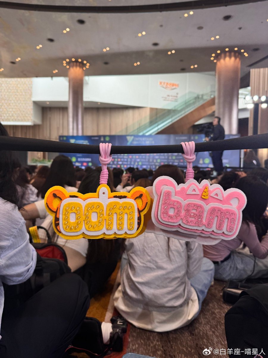 catachamoonLO's tweet photo. oombam           bamoom 

which team are you 😬

OOMBAM Y AWARDS 2026
#OomBamxYEntAwards26 https://t.co/nUOoUSAJ0R