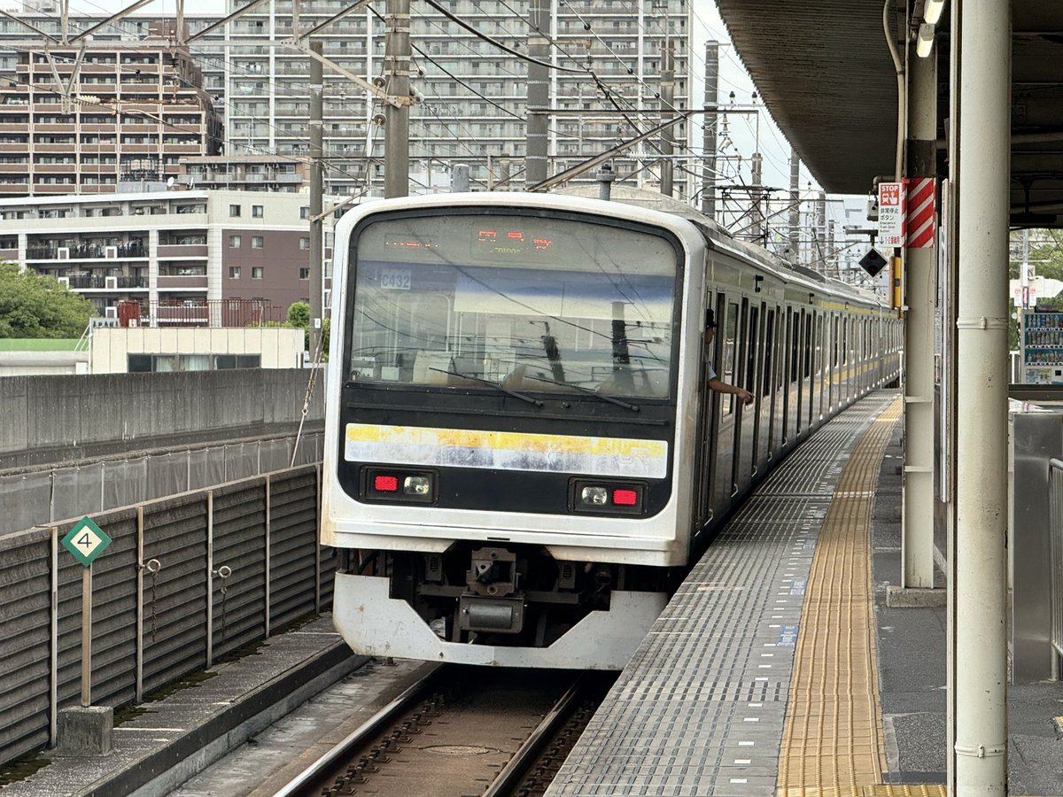 adriansyahyasin's tweet photo. Kembali ke Jepang dalam rangka ikut konferensi transportasi. Hari ini keliling Chiba untuk melihat rangkaian JR 209

Rangkaian INKA yang baru dengar-dengar mengadopsi teknologi kereta yang ini, bukan seri 235 https://t.co/R9eabBwuAt