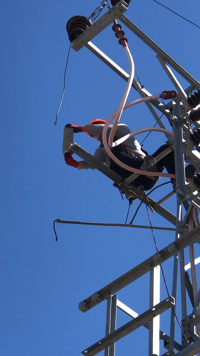 Trafo_Test's tweet photo. ✈️✈️✈️Ankara-Kırıkkale-Eskişehir 🔧Trafo bakımlarımız hava da ve karada devam ediyor🛠️💪#TrafoBakımı #ElektrikDağıtımı #SahaÇalışması #TeknikHizmet https://t.co/8s9XXdSktl