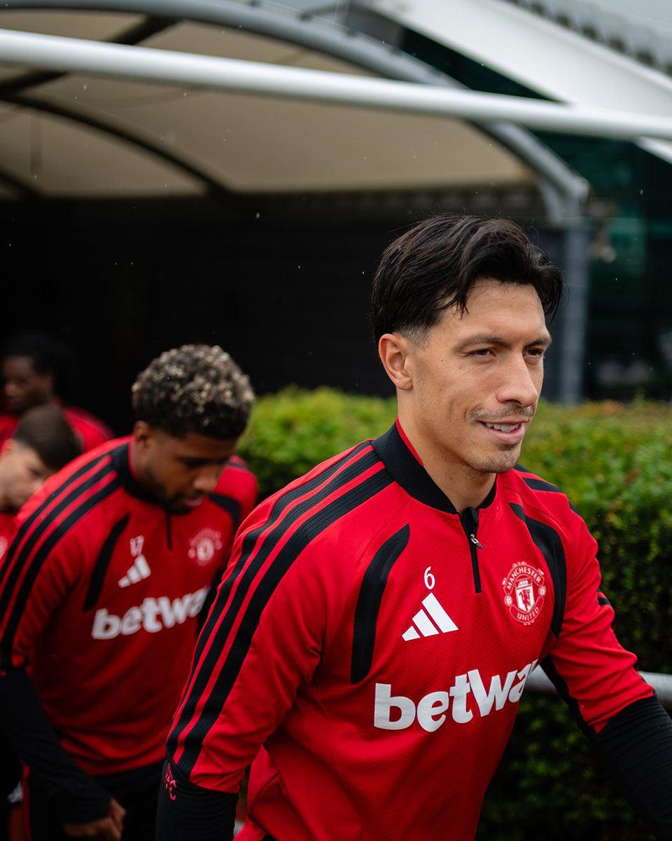 ManUtd's tweet photo. Let's go, lads! 🔴⚫️