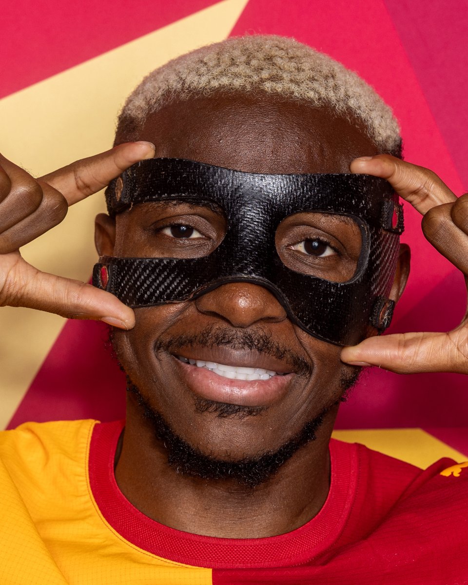 ChampionsLeague's tweet photo. Osimhen 💛❤️

#UCL https://t.co/8VbyoveNDj