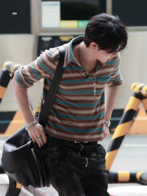 gaejeossi_'s tweet photo. 니콜라쓰 사복 같이 느껴주실 분 https://t.co/EXSXfPLssX